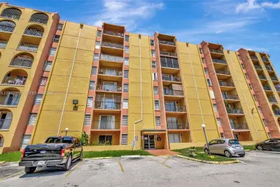 4717 NW 7th St #803-10, Miami: photo 1 of 21