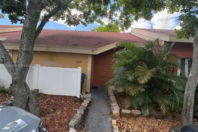 2309 NW 55th Ave, Lauderhill: photo 1 of 17