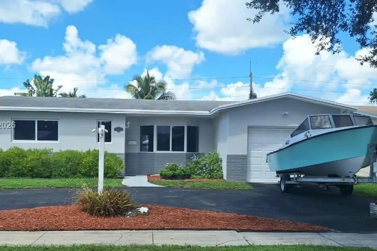 1800 N 55th Ave, Hollywood: photo 1 of 22