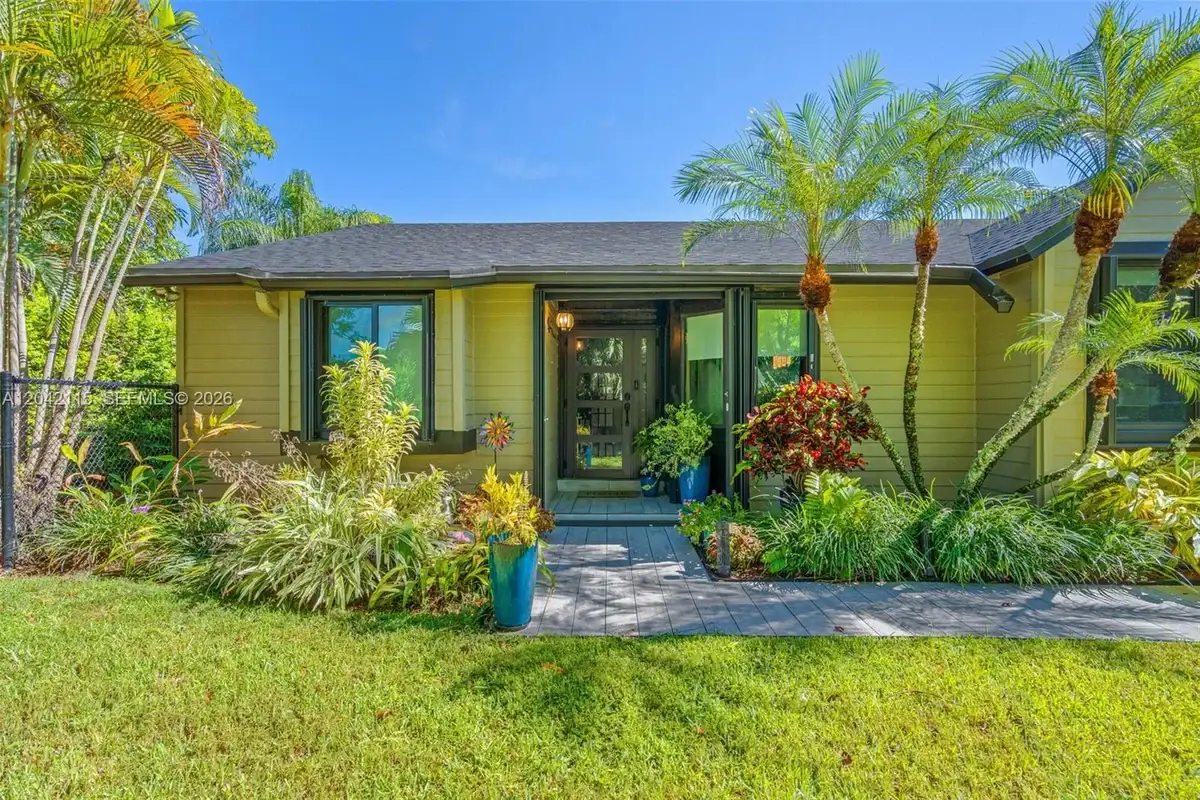 15031 SW 154th Ter, Miami: photo 1 of 37