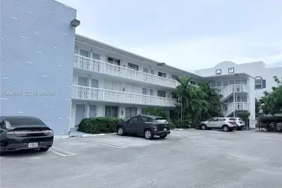 1120 102nd St #2, Bay Harbor Islands: photo 1 of 36