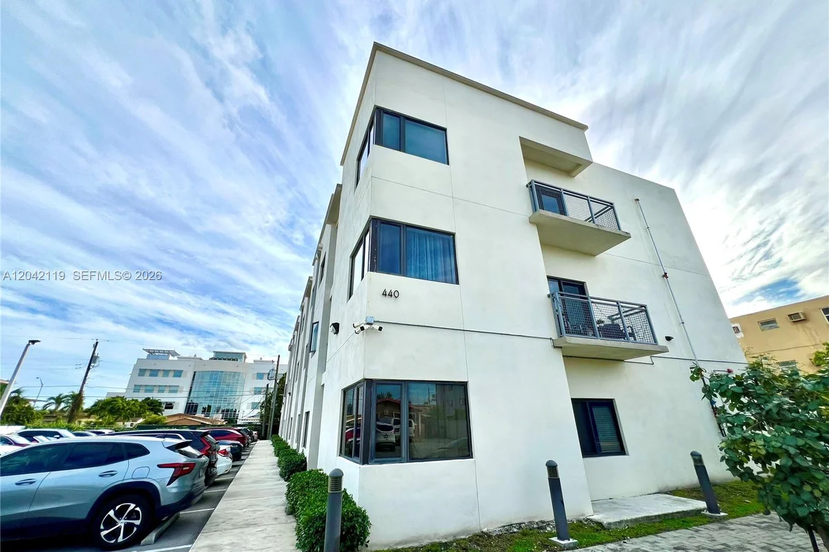 440 E 27th St #204, Hialeah: photo 1 of 11