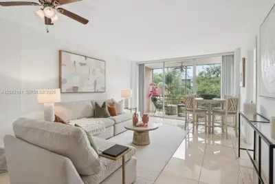 117 Royal Park Dr #3F, Oakland Park: photo 1 of 29