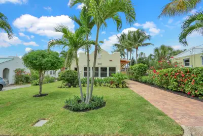 842 Selkirk St, West Palm Beach: photo 1 of 28