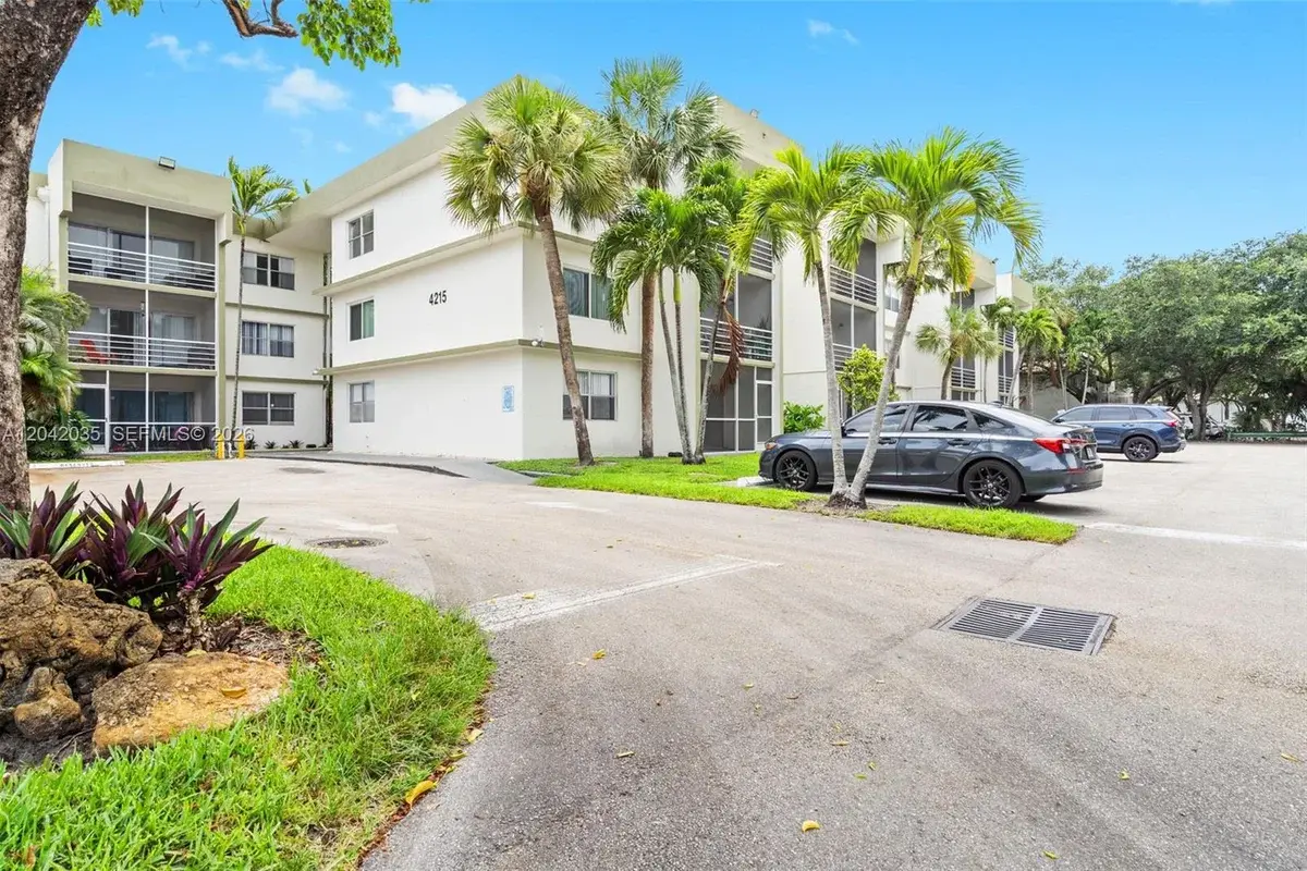 4215 N University Dr #305, Sunrise: photo 1 of 25