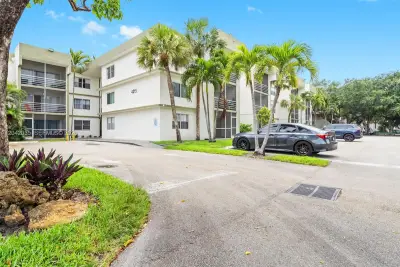 4215 N University Dr #305, Sunrise: photo 1 of 25