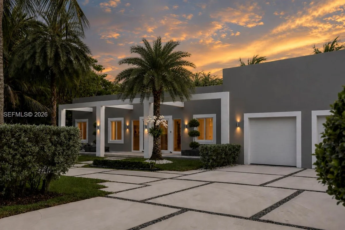 11900 Griffing Blvd, Biscayne Park: photo 1 of 40