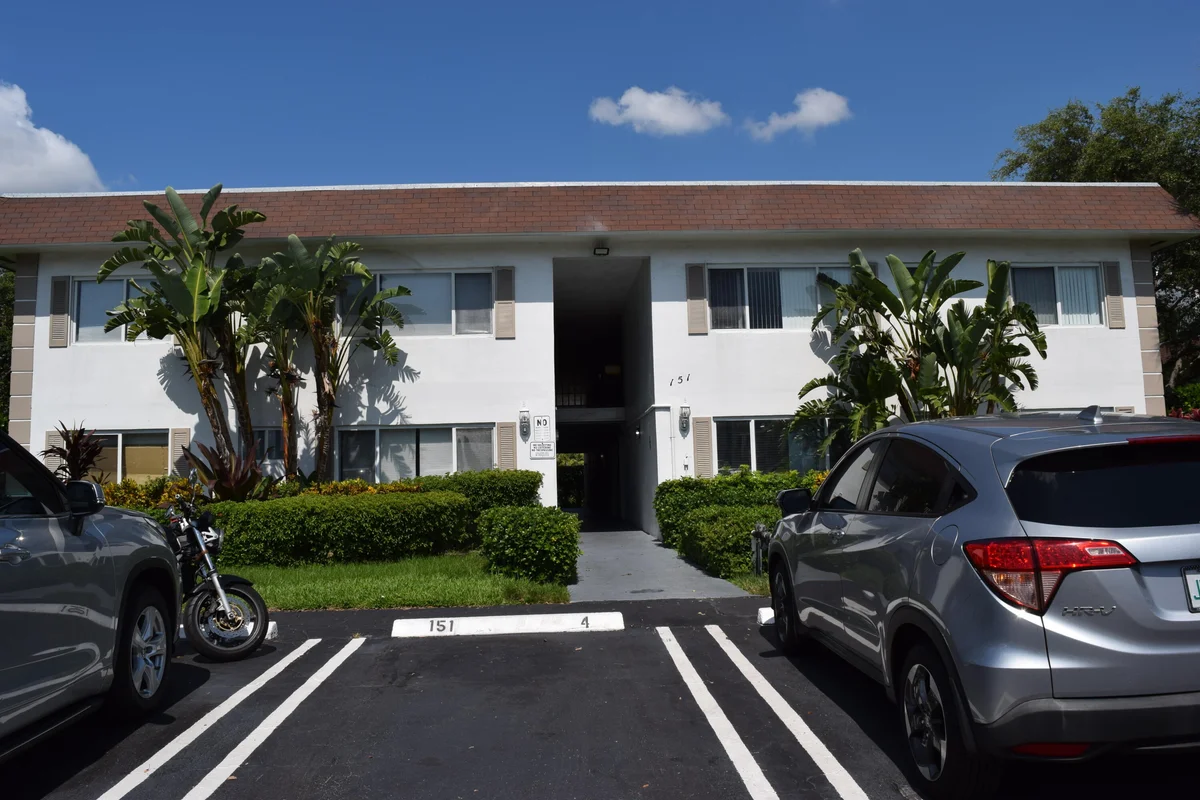 151 SE 6th Ave #14, Pompano Beach: photo 1 of 17