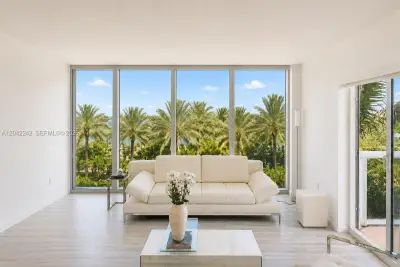 10275 Collins Ave #431, Bal Harbour: photo 1 of 17