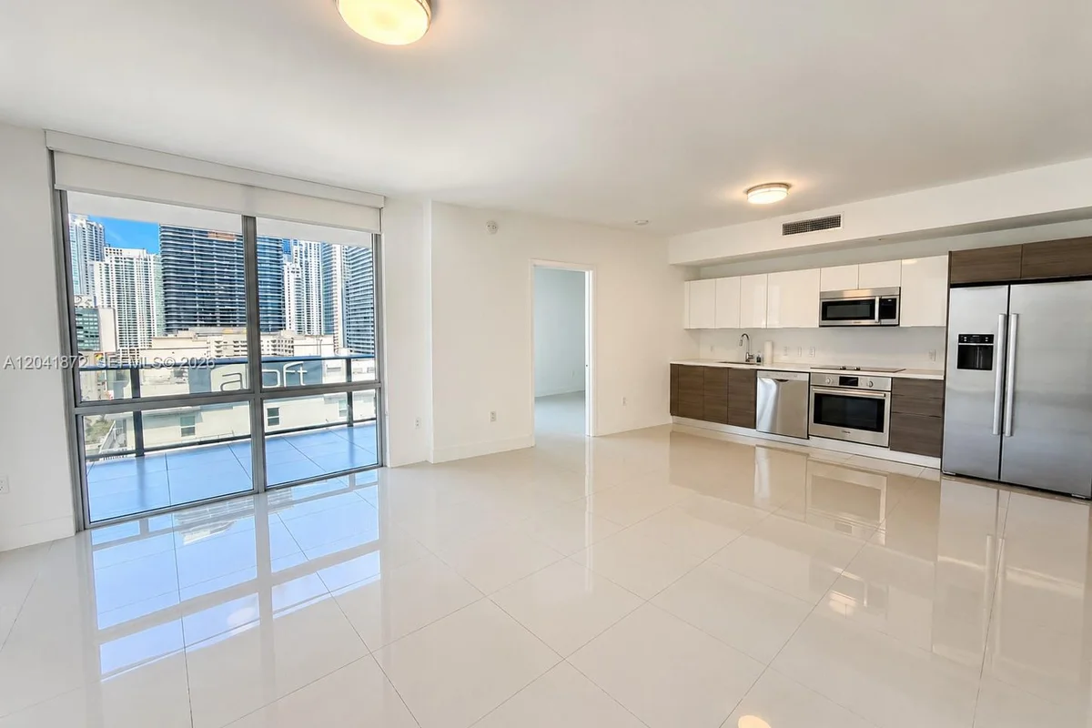1010 SW 2nd Ave #1504, Miami: photo 1 of 15