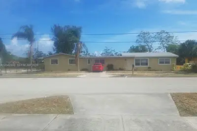 4214 Greenwood Ave, West Palm Beach: photo 1 of 9