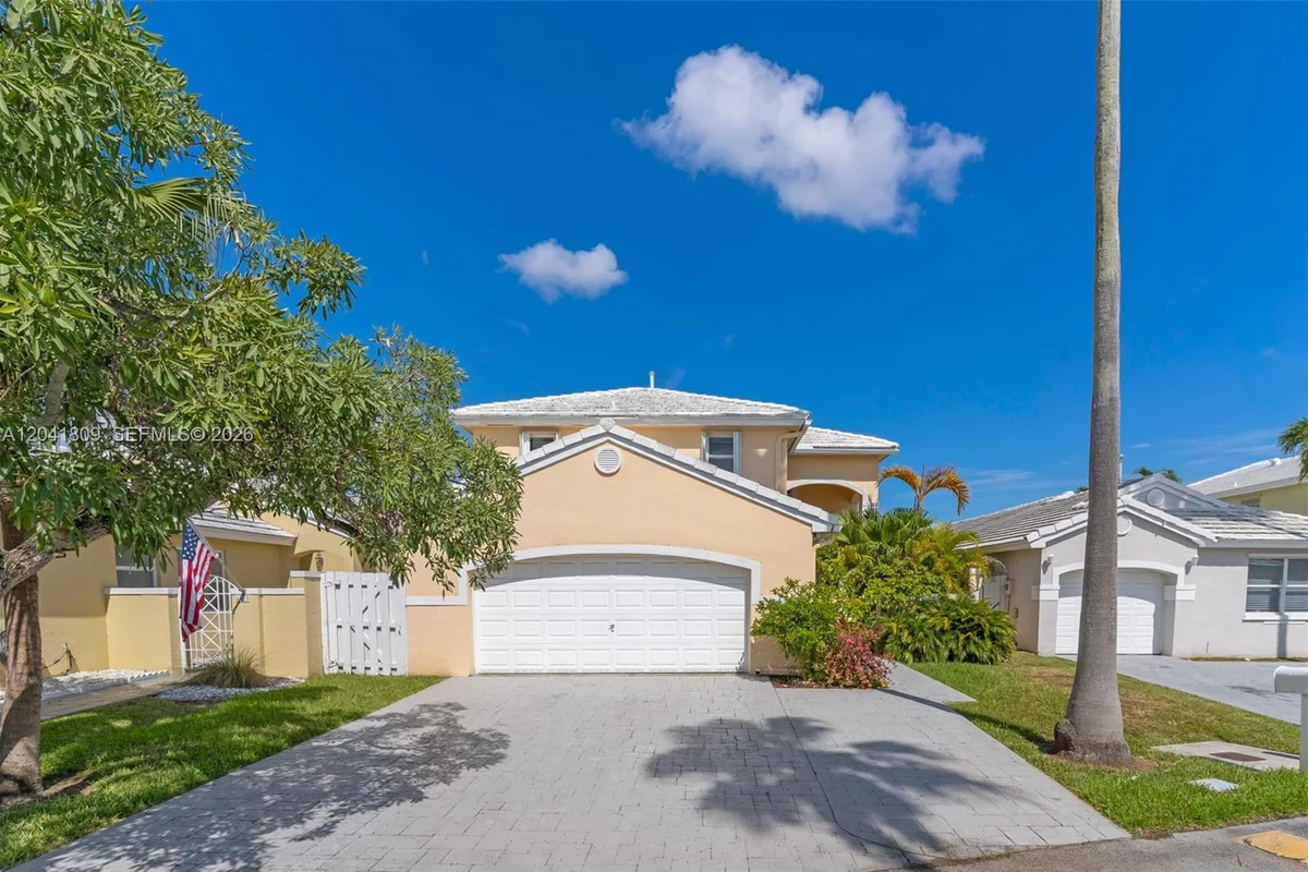 4766 SW 154th Ave, Miami: photo 1 of 54