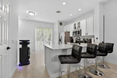 2457 NE 14th St, Pompano Beach: photo 1 of 32