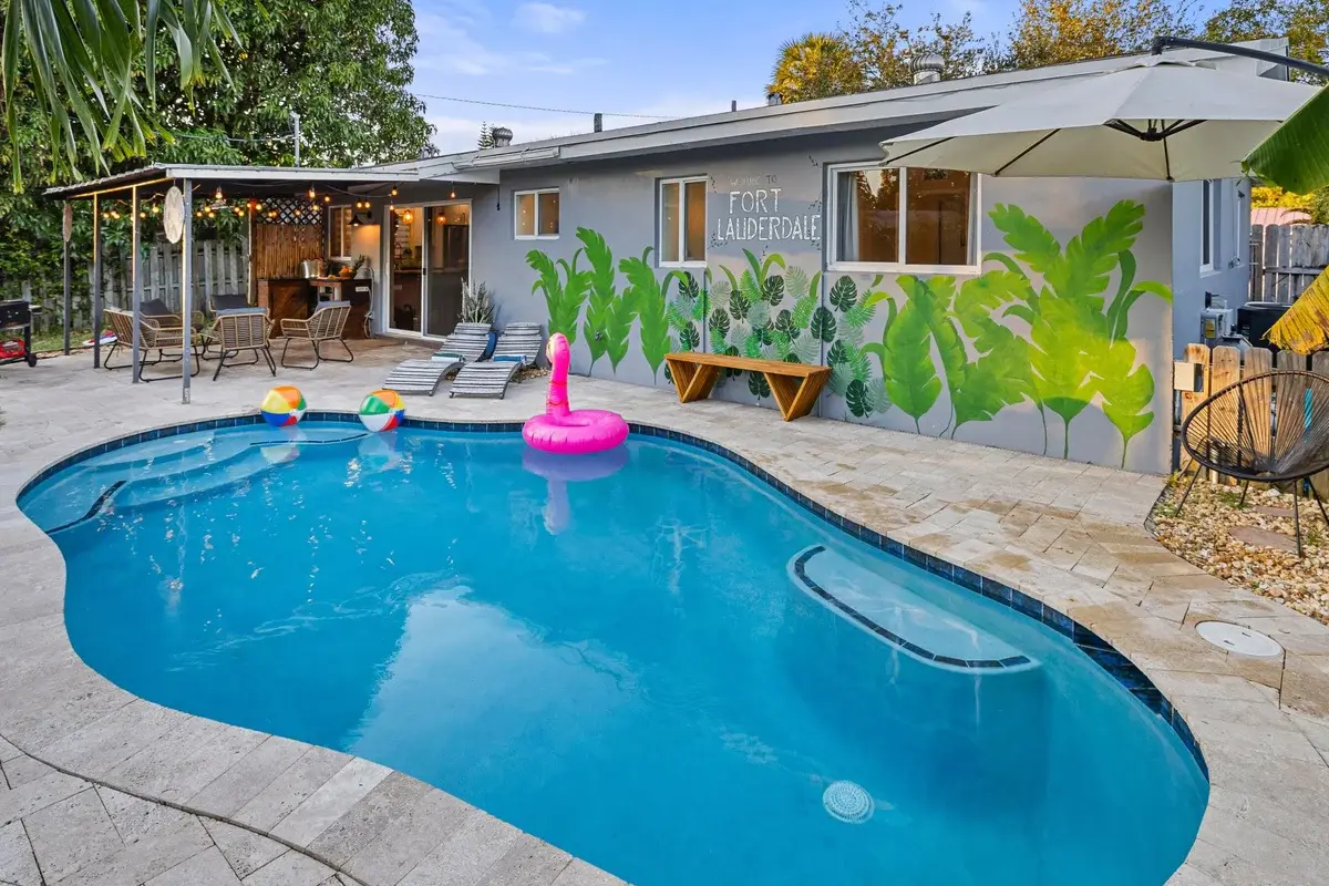 1720 SW 32nd St, Fort Lauderdale: photo 1 of 20