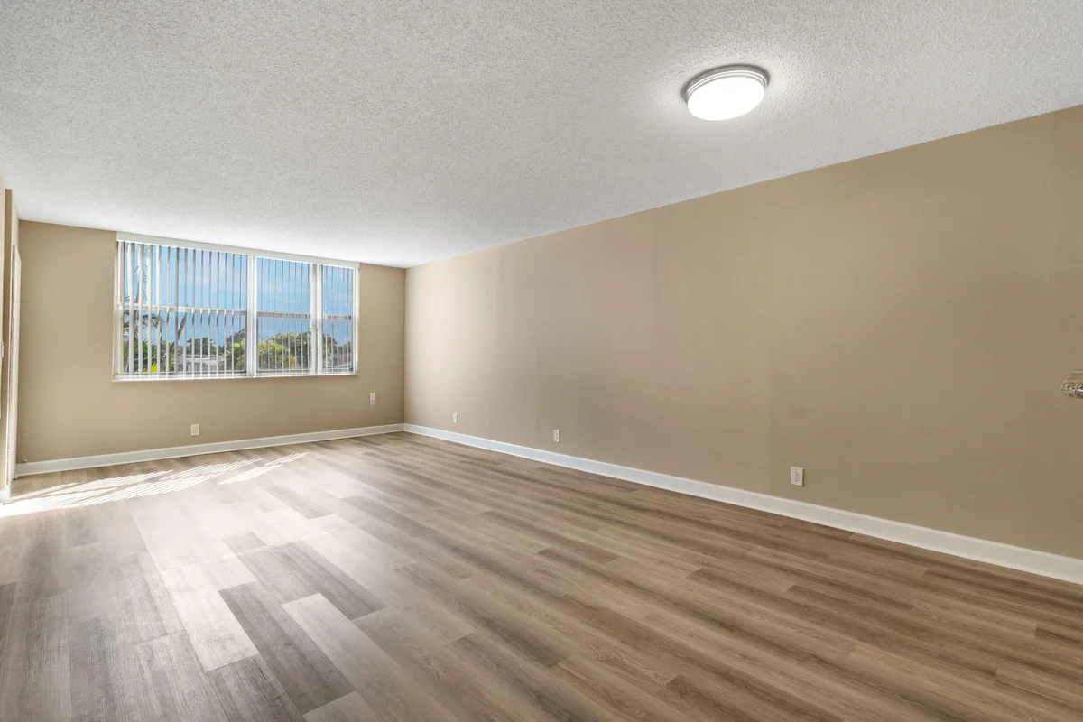 6870 Royal Palm Blvd #202m, Margate: photo 1 of 22