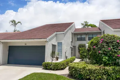 56 Edinburgh Dr, Palm Beach Gardens: photo 1 of 20