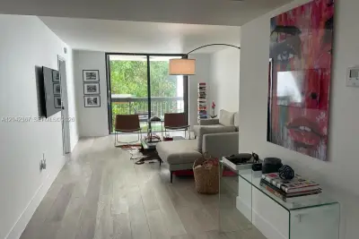 2333 Brickell Ave #314, Miami: photo 1 of 9