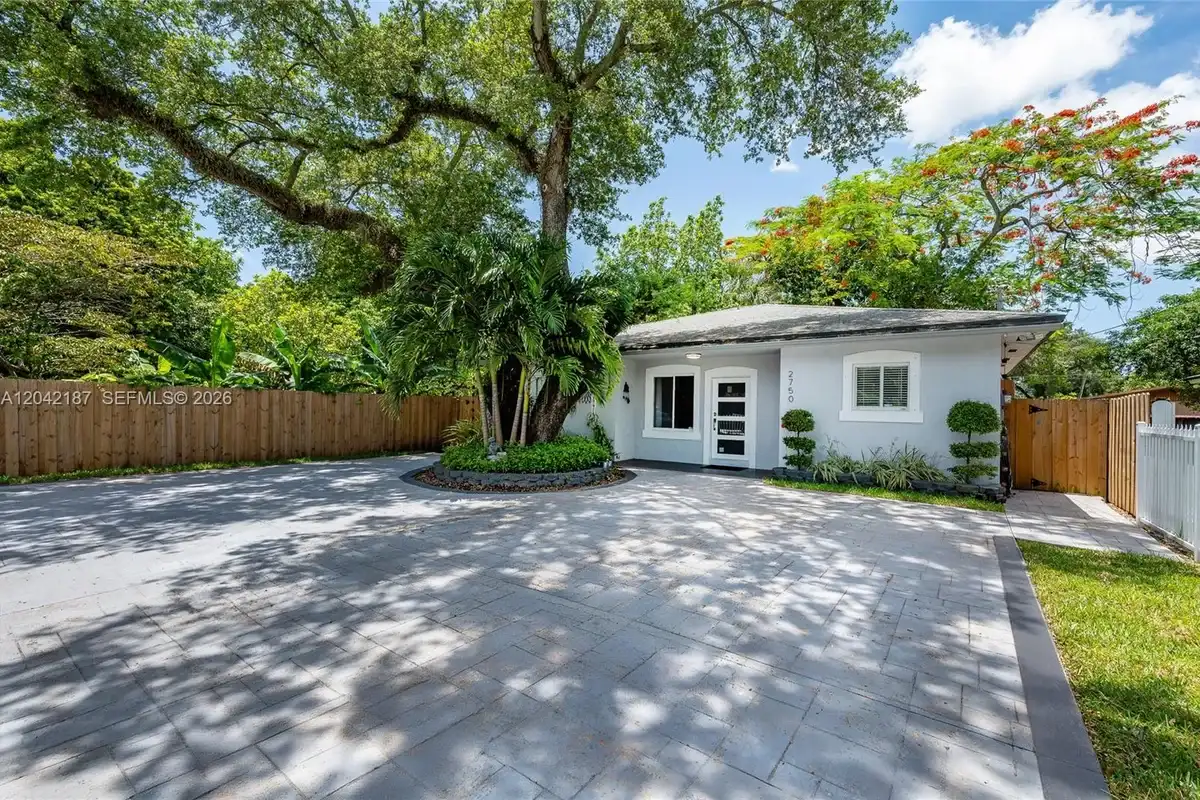 2750 NW 170th St, Miami Gardens: photo 1 of 35