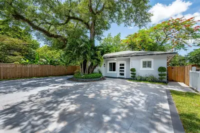 2750 NW 170th St, Miami Gardens: photo 1 of 35