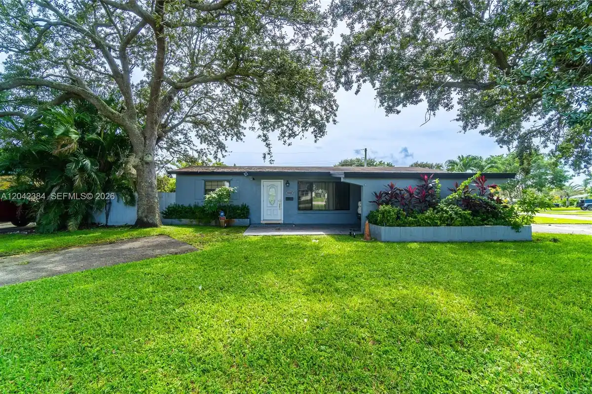 3338 Taft St, Hollywood: photo 1 of 33
