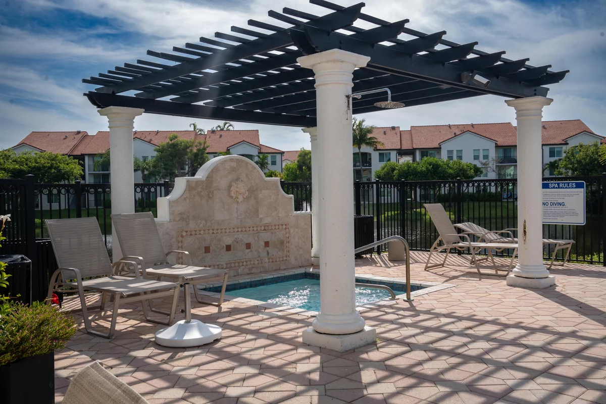 809 Villa Cir, Boynton Beach: photo 1 of 33