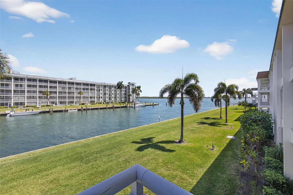 111 Shore Ct #205, North Palm Beach: photo 1 of 39