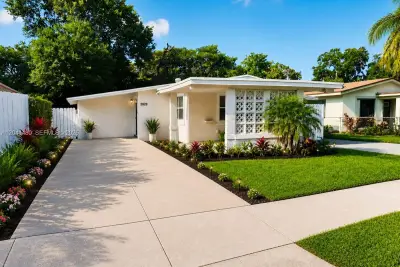 2820 NW 14th Ct, Fort Lauderdale: photo 1 of 15