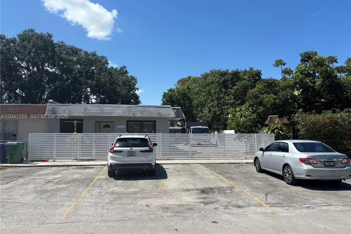 21122 NW 39th Ave, Miami Gardens: photo 1 of 28