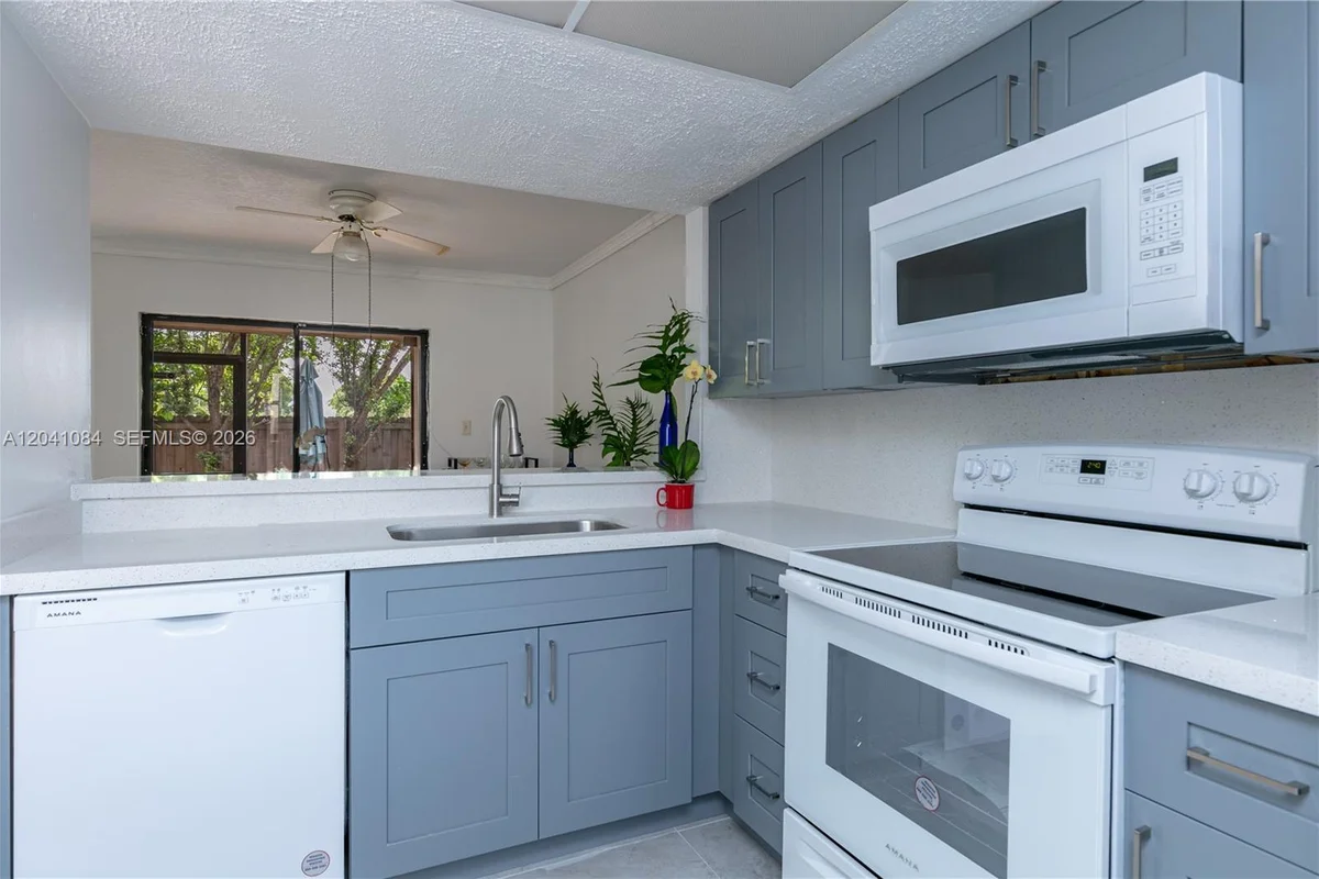 2513 San Remo Cir, Homestead: photo 1 of 29