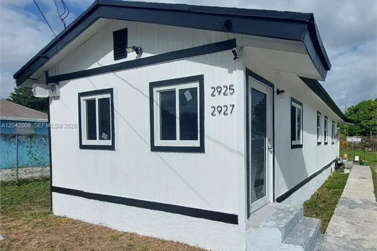 2927 NW 60th St, Miami: photo 1 of 11