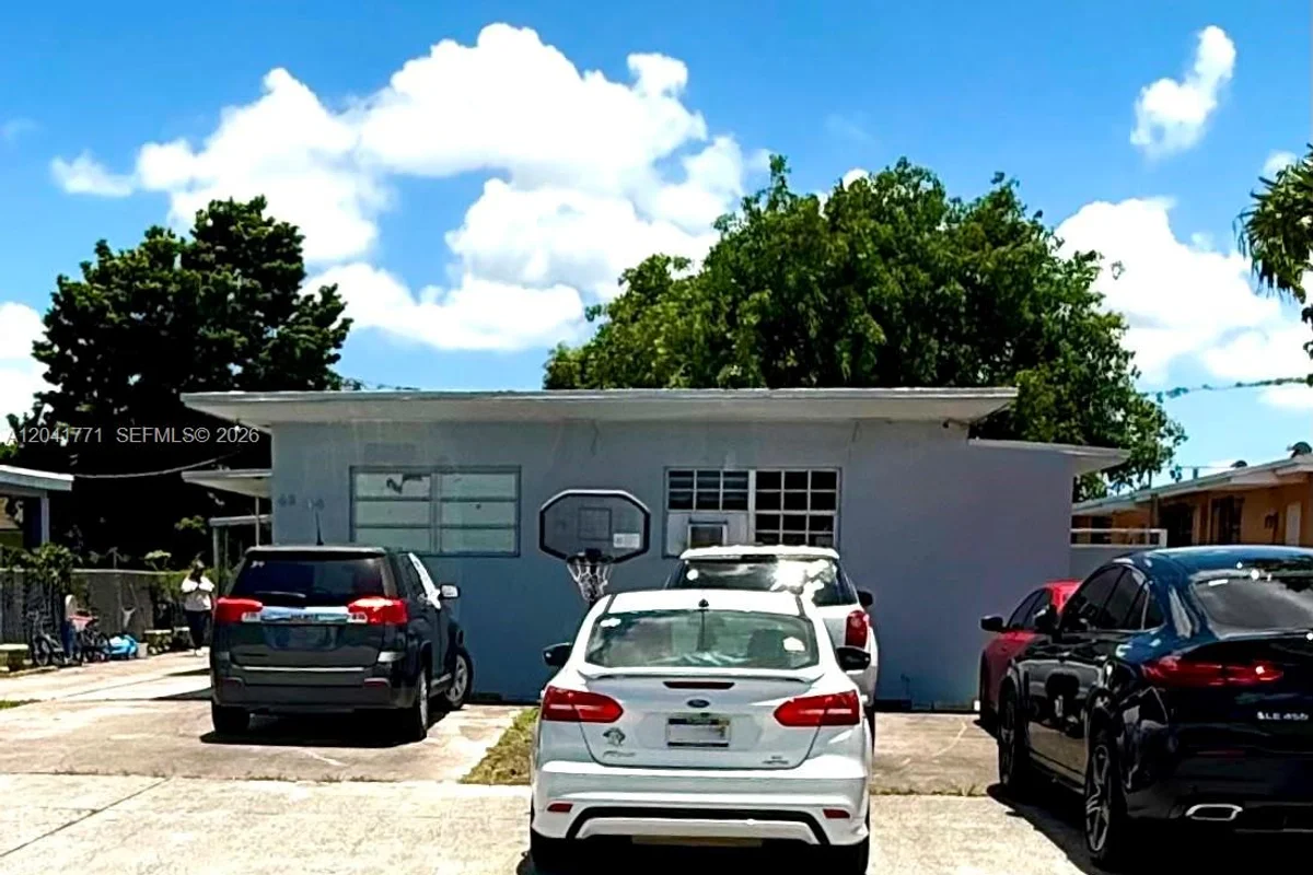 42 E 13th St, Hialeah: photo 1 of 9