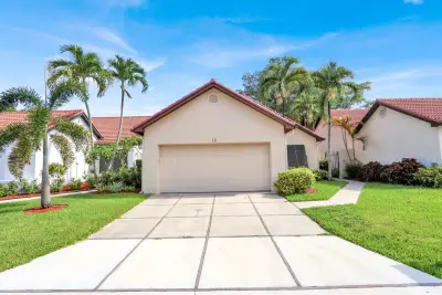13 Ironwood Way N, Palm Beach Gardens: photo 1 of 32