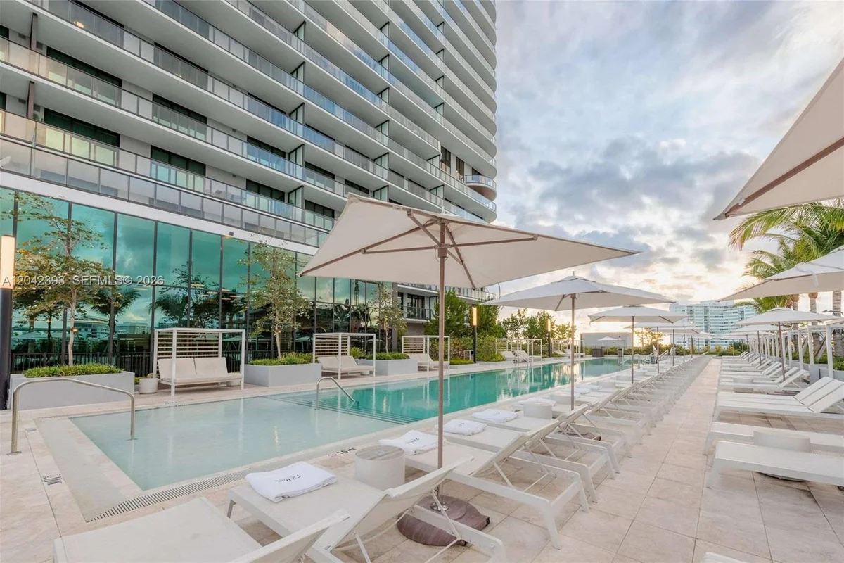 580 72nd St #1811, Miami Beach: photo 1 of 5