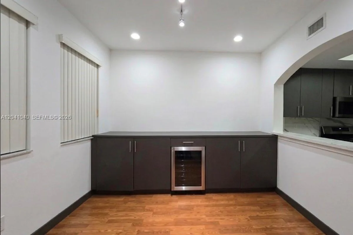 8936 W Flagler St #204, Miami: photo 1 of 17