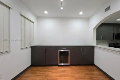 8936 W Flagler St #204, Miami: photo 1 of 17