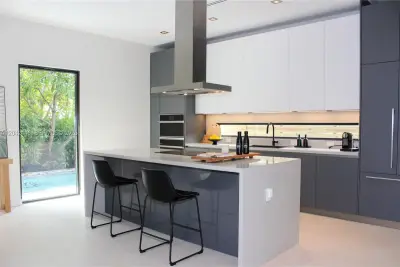 3540 Oak Ave, Miami: photo 1 of 28