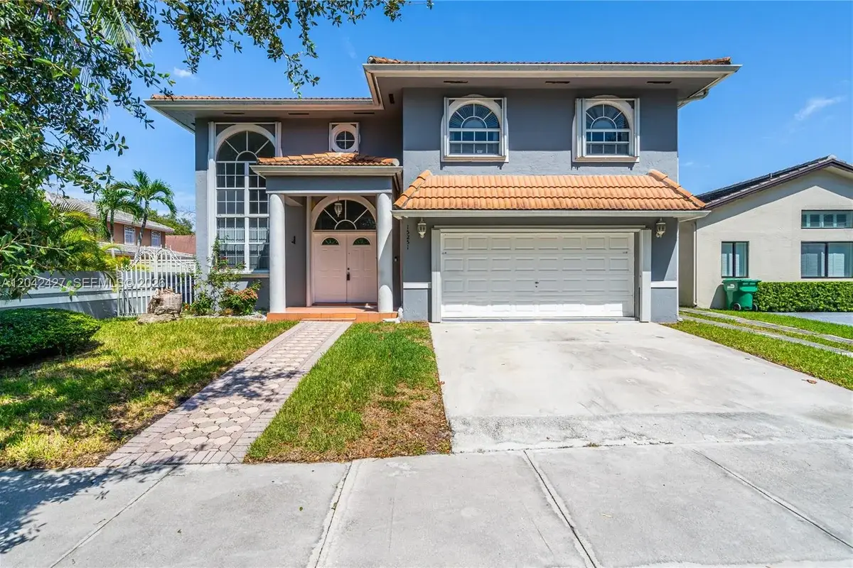 15251 NW 89th Ave, Miami Lakes: photo 1 of 43