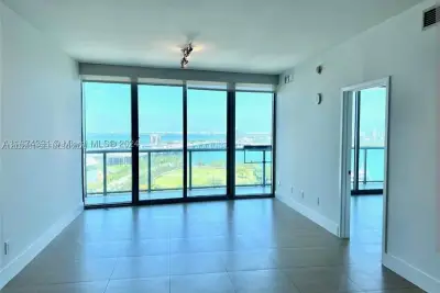 888 Biscayne Blvd #5107, Miami: photo 1 of 14