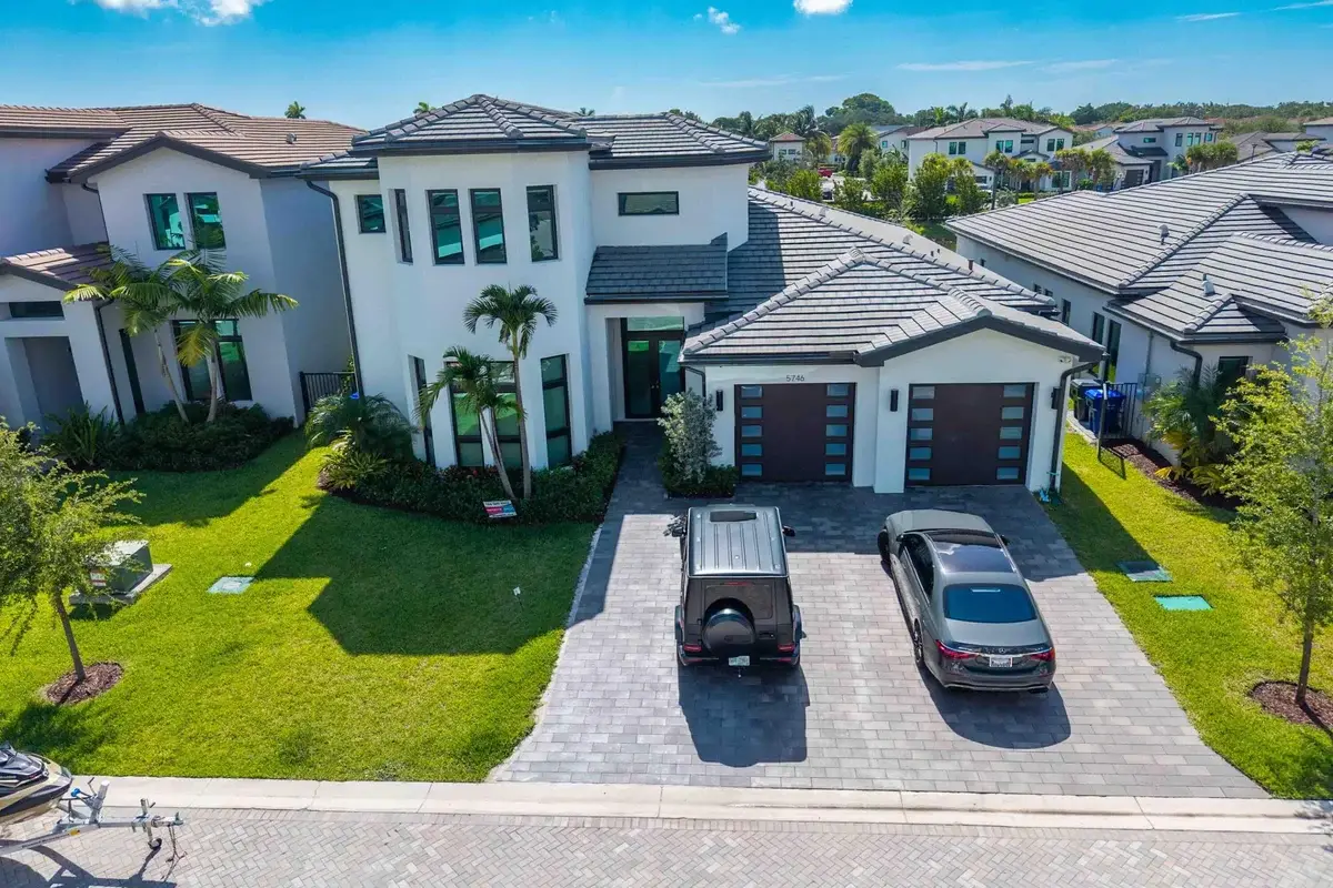 5746 Ashwood Cir W, Hollywood: photo 1 of 53