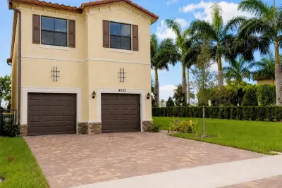 4822 NW 56th Ct, Tamarac: photo 1 of 37