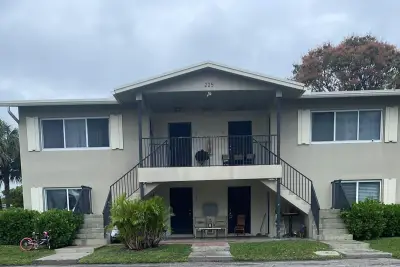 225 SW 7th St #101, Boca Raton: photo 1 of 12