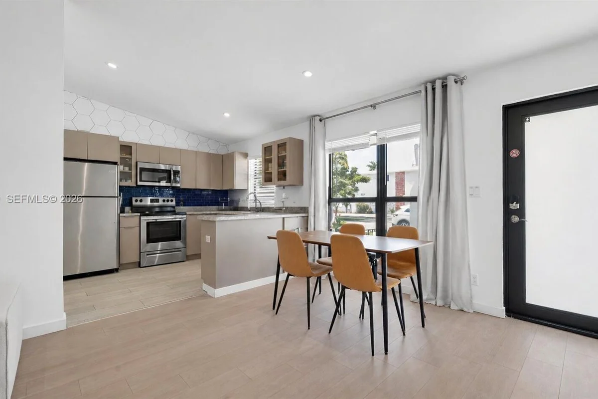 1704 Rodman St #1, Hollywood: photo 1 of 21