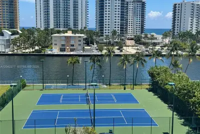 1000 Parkview Dr #726, Hallandale Beach: photo 1 of 24