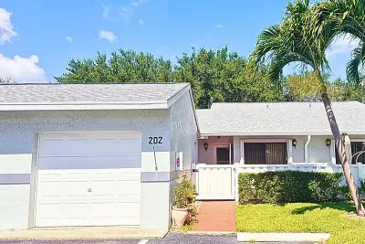 2640 W Gately Dr W #202, West Palm Beach: photo 1 of 18