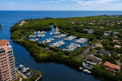 35 Edgewater Dr #107, Coral Gables: photo 1 of 23