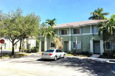 183 Hidden Ct Rd #F-33, Hollywood: photo 1 of 37