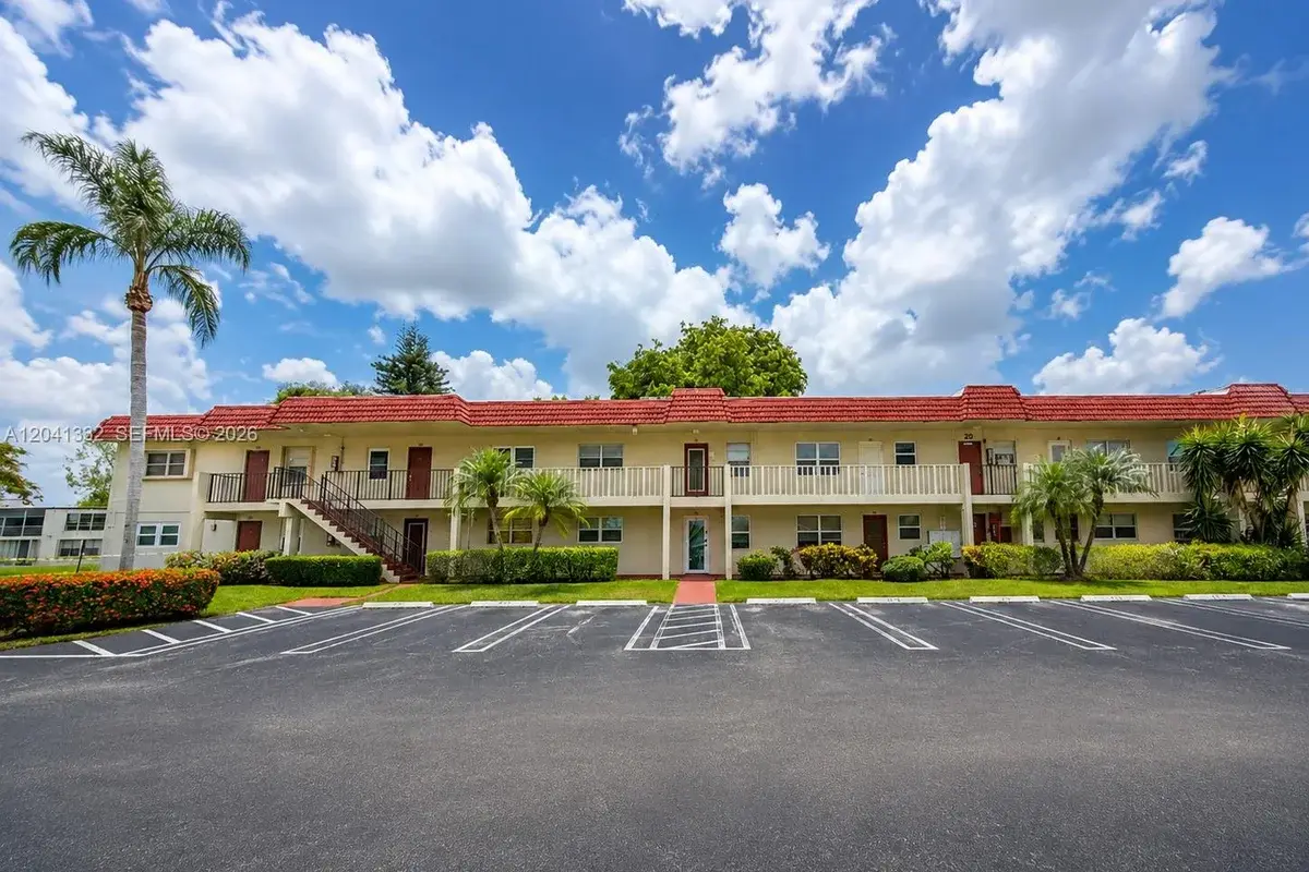 20 Abbey Ln #101, Delray Beach: photo 1 of 27