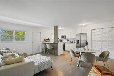 1614 W Ave #203, Miami Beach: photo 1 of 39