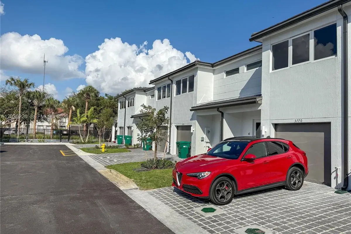 3770 SW 50th Ave, Pembroke Park: photo 1 of 30