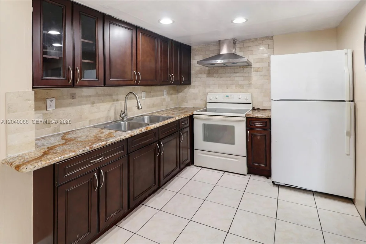 6336 Boulevard Of Champions #5, North Lauderdale: photo 1 of 31